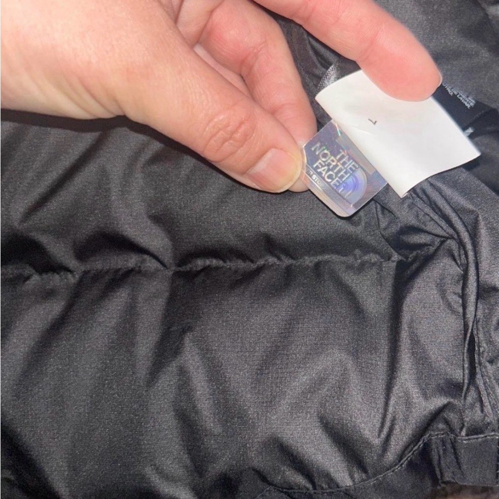 The North Face 550 Black Puffer Jacket - Picture 7 of 8